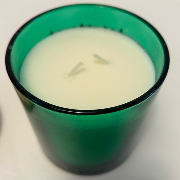 DW Home Under the Mistletoe - Picture 2 of 6